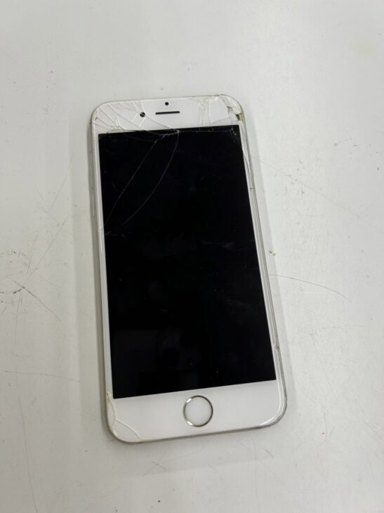 ヒビ割れや傷有（iPhone6s A1688 16GB ホワイト）を佐倉市で無料引取