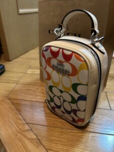 COACH(コーチ)スマホショルダーバッグエヴァ フォーン クロスボディ・レインボー シグネチャー