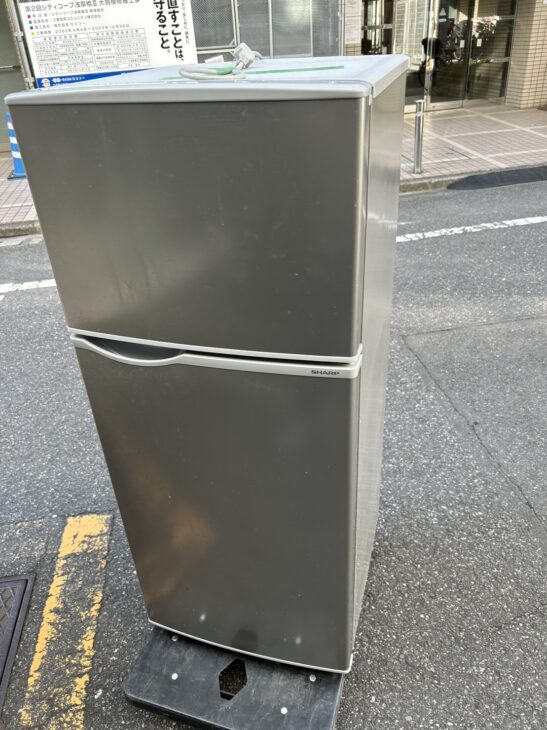 引っ越しによる売却（シャープ 冷蔵庫 SJ-H13E）出張先は横浜市金沢区