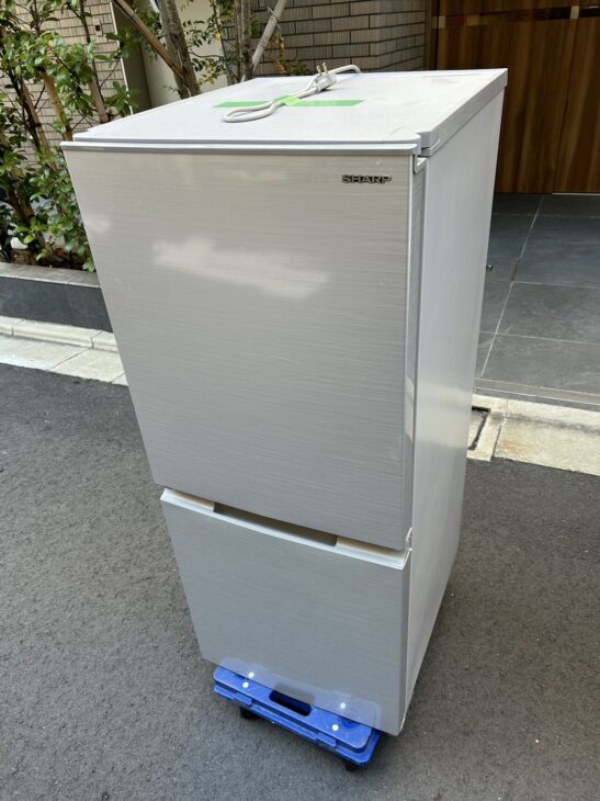 高年式美品】2021年製SHARPシャープ冷蔵庫152L SJ-D15G-W