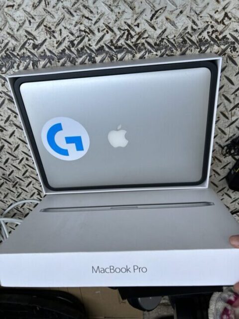 Apple（アップル）MacBook Pro 13.3インチ A1502