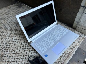 TOSHIBA(東芝)ノートパソコン dynabook Tシリ-ズ PT45EWP-SJA リュスクホワイト