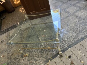 ガラステーブル