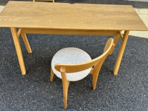 ノーブランド 一人用テーブルとチェア
