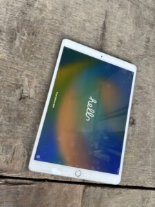 Apple(アップル)iPad A1709