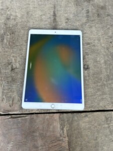 Apple(アップル)iPad A1709