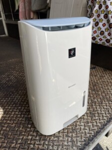SHARP(シャープ)除湿機 CV-H71-W 2018年製