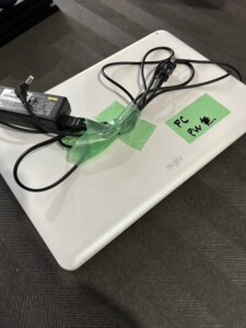 FUJITSU(富士通)ノートパソコン FMVA42EY 2011年製