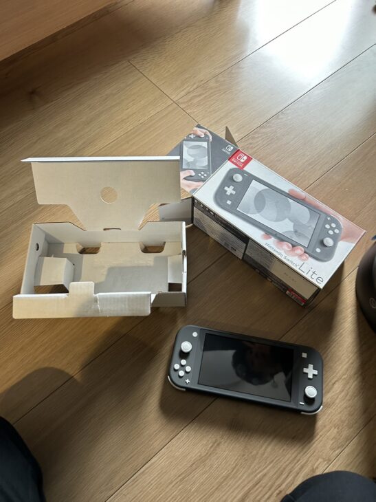 Nintendo（任天堂）Switch Lite HDH-001