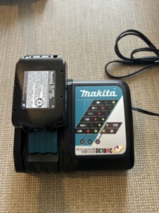 makita(マキタ)充電式クリーナー CL281FD