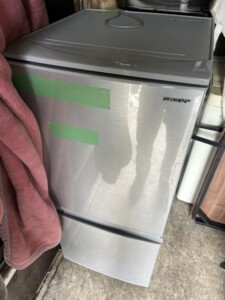 SHARP(シャープ)137L 2ドア冷蔵庫 SJ-D14E-S 2018年製