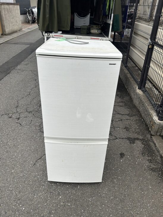 SHARP（シャープ）137L 2ドア冷蔵庫 SJ-D14D-W 2018年製