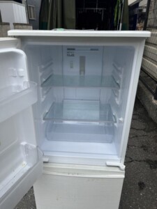 SHARP(シャープ)137L 2ドア冷蔵庫 SJ-D14D-W 2018年製