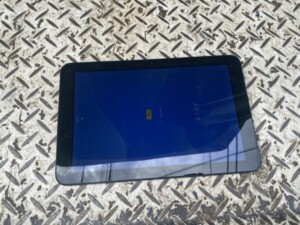 au キュアタブ Quatab ネイビー