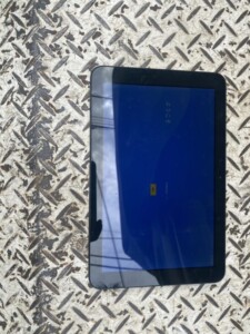 au キュアタブ Quatab ネイビー