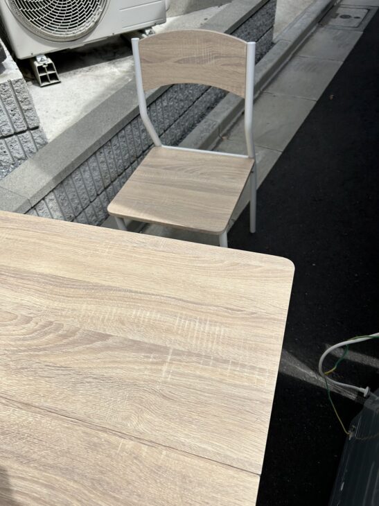 ノーブランドのダイニングテーブルセットを無料引取提案をしました