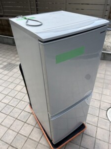 SHARP(シャープ)137L 2ドア冷蔵庫 SJ-D14E-S 2019年製