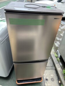 SHARP(シャープ)137L 2ドア冷蔵庫 SJ-D14E-N 2019年製