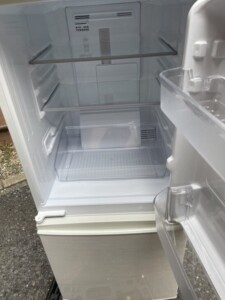 SHARP(シャープ)137L 2ドア冷蔵庫 SJ-D14D-W 2018年製