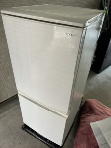 SHARP(シャープ)ノンフロン冷凍冷蔵庫 SJ-D14F-W 2020年製