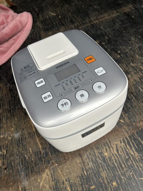 YJB-300 マイコン炊飯器 3合 アウトレット超特価】ヤマゼン YJB-300 マイコン炊飯器 (3合炊き