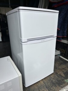 ELSONIC(エルソニック)家庭用ノンフロン冷凍冷蔵庫 EJ-R832 2023年製