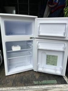 ELSONIC(エルソニック)家庭用ノンフロン冷凍冷蔵庫 EJ-R832 2023年製