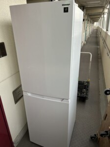 SHARP(シャープ)230L 2ドア冷蔵庫 SJ-BD23K-W 2023年製