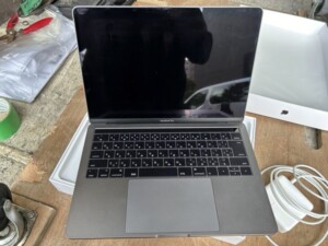 Apple(アップル)MacbookPro A1706