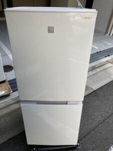 SHARP(シャープ)152L 2ドア冷蔵庫 SJ-15E8-KW 2021年製