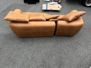 ノーブランド カウチソファ キャメル 背面