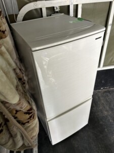 SHARP(シャープ)ノンフロン冷凍冷蔵庫 SJ-D14E-W 2019年製