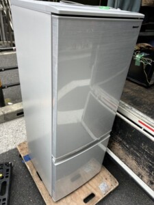 SHARP(シャープ)167L 2ドア冷蔵庫 SJ-D17E-S 2019年製