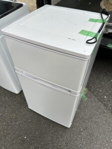 ELSONIC(エルソニック)83L 2ドア冷蔵庫 EJ-R832W 2023年製