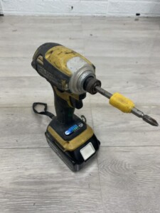 Makita(マキタ)充電式インパクトドライバ TD172D