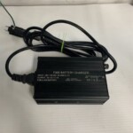 バッテリー充電器 F300 BATTERY CHARGER