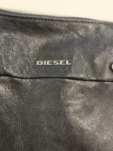 DIESEL(ディーゼル)クラッチバッグ フラットポーチ レザー