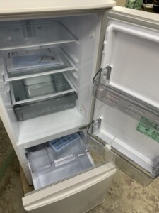 MITSUBISHI(三菱)146L 2ドア冷蔵庫 MR-P15EF-KW 2021年製