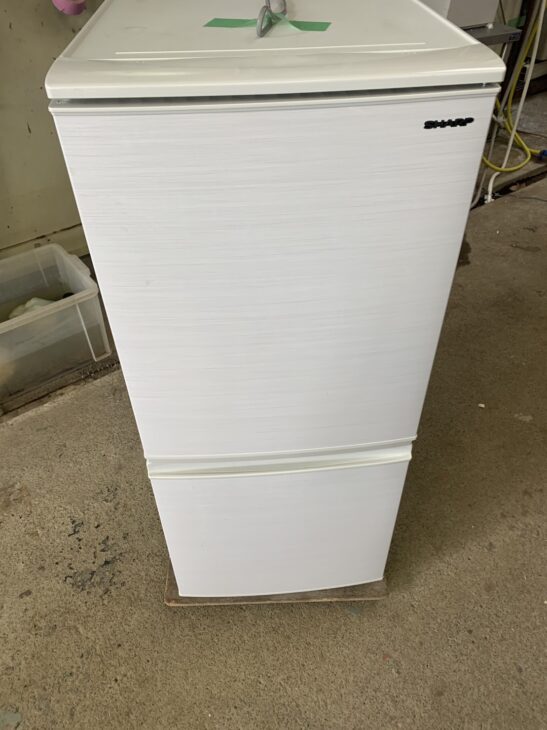SHARP（シャープ）137L 2ドア冷蔵庫 SJ-D14F-W 2020年製