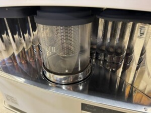 コロナ 密閉式石油ストーブ UHD-F70BFS 2018年製