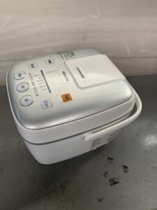 YAMAZEN(山善)マイコン炊飯ジャー YJB-300(W) 2022年製