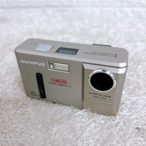 OLYMPUS(オリンパス)デジタルカメラ キャメディア C-21