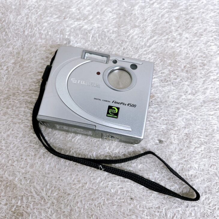 FUJIFILM（富士フィルム）デジタルカメラ FinePix4500