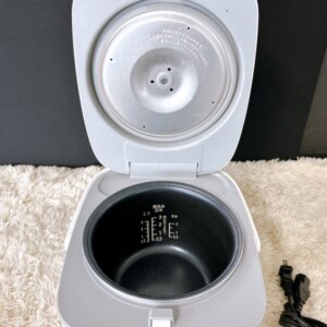 YAMAZEN(山善)マイコン炊飯ジャー YJB-300(W) 2020年製