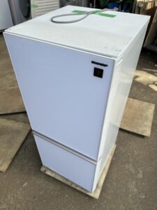 SHARP(シャープ)137L 2ドア冷蔵庫 SJ-GD14E-W 2019年製