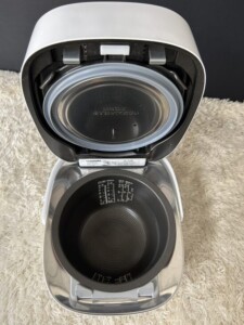 TOSHIBA(東芝)真空圧力IHジャー炊飯器 RC-10VSVE3 2024年製