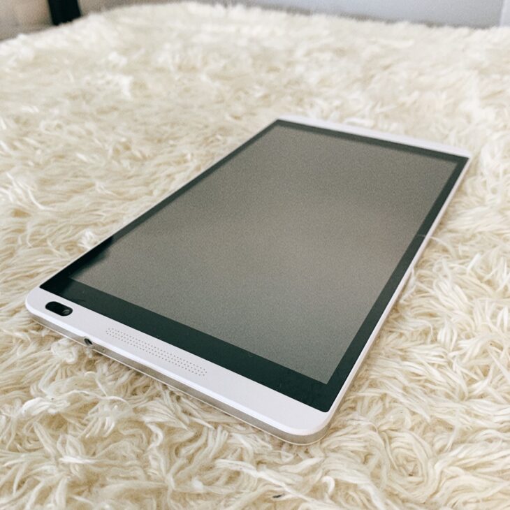 【お値下げ】 docomo dtab d-01G タブレット 本体　2台セット Amazon.co.jp: docomo d-01G dtab シルバー タブレット 白ロム