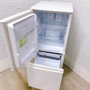 SHARP(シャープ)137L 2ドア冷蔵庫 SJ-D14E-W 2019年製