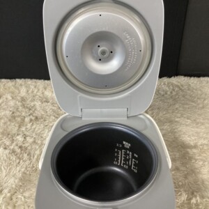 YAMAZEN(山善)マイコン炊飯ジャー YJB-300(W) 2020年製