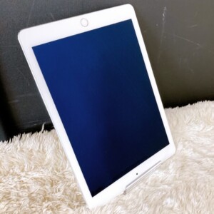 Apple(アップル)iPad Air A1566 第2世代 シルバー 16GB